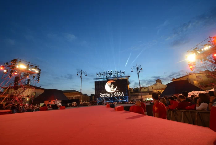 Servizio Pubblico live L’ultima puntata in piazza a Firenze