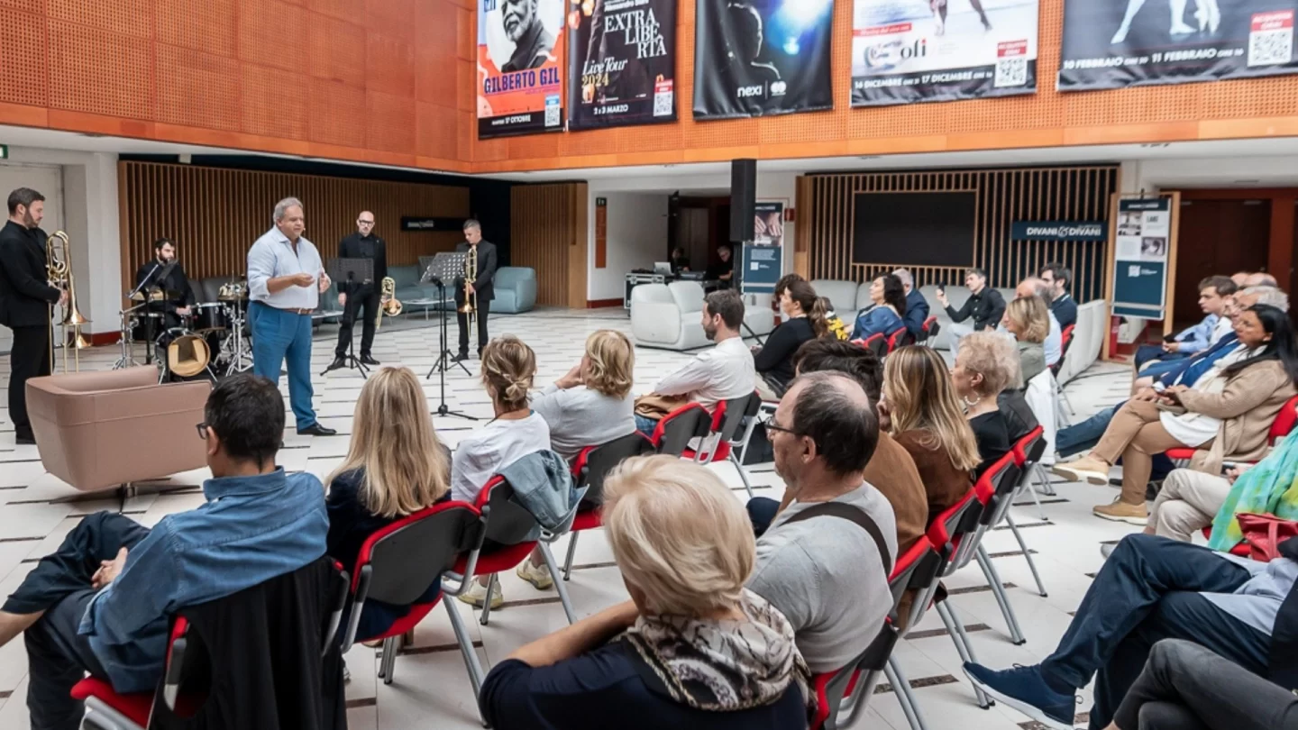 Live In The Lobby Condò