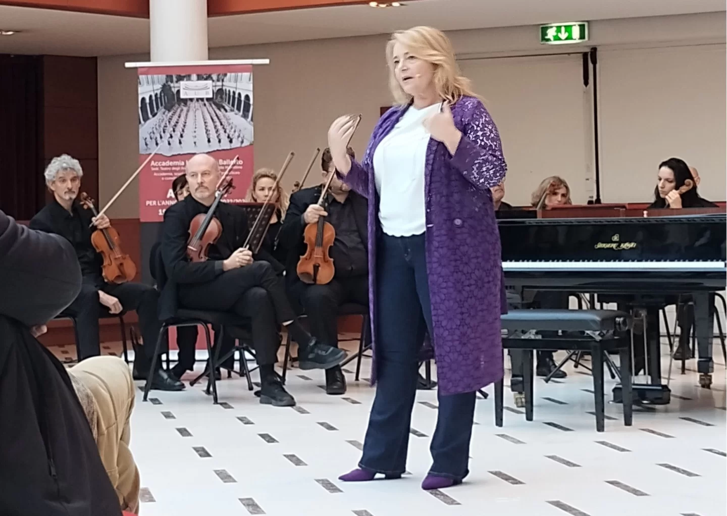 Live In The Lobby Villa